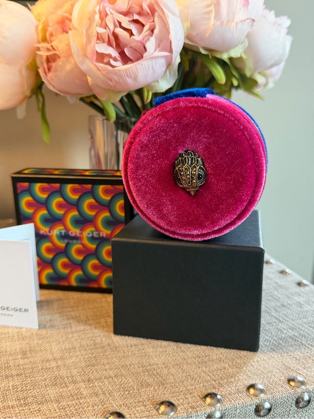Kurt Geiger NIB Hot Pink Velvet Round zip Jewelry Case with Embellished Clasp